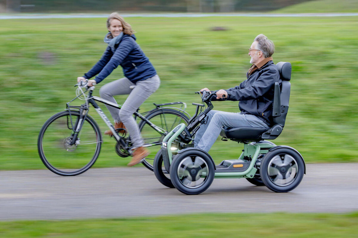 elektromobil-seniorenmobil-sterling-s800-by-scoozy-scooter